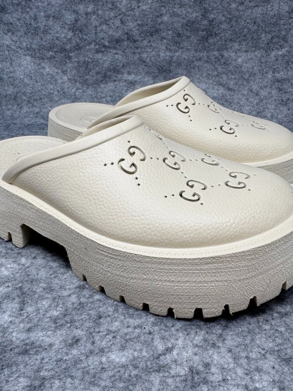 Gucci Elea Perforated GG Monogram Rubber Platform Clogs Sandals 42 US 12 Cream